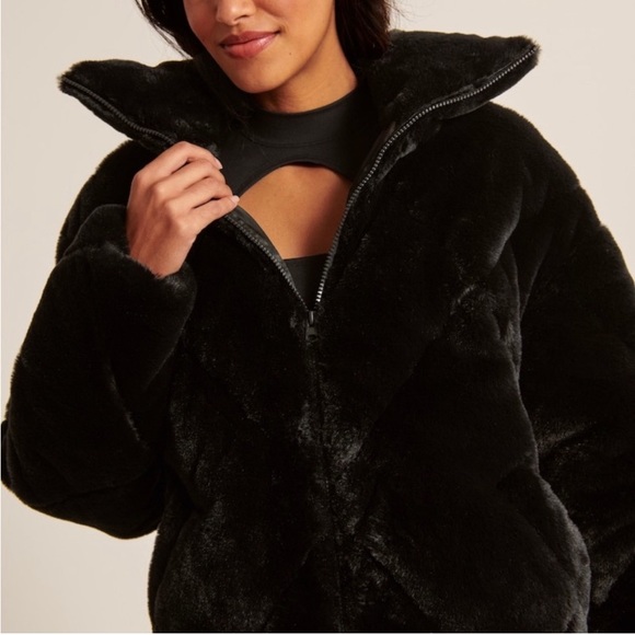 NWOT Abercrombie & Fitch :: Oversized Faux Fur Quilted Puffer :: Black :: size S - Picture 2 of 6